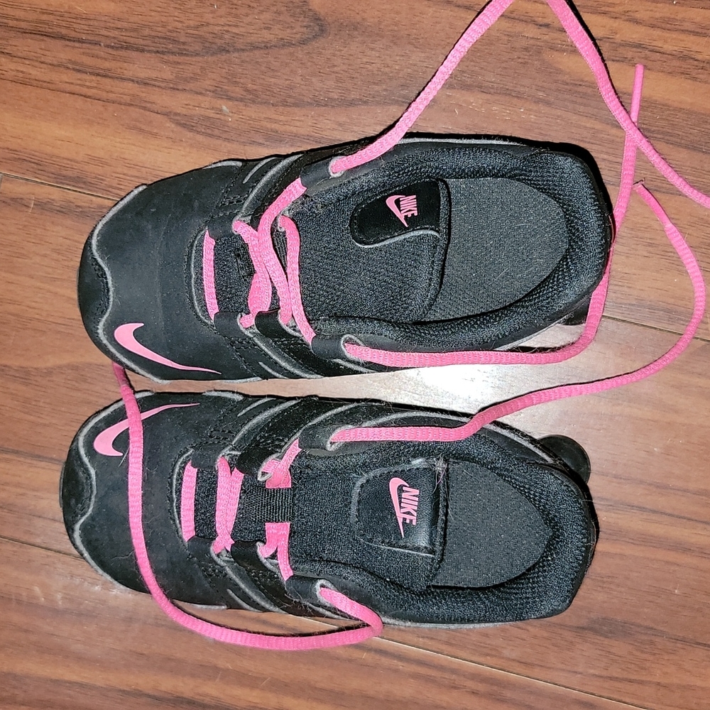 Girls nikes